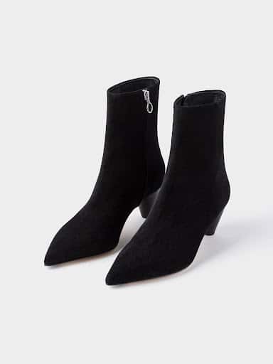 CARLY is the modern ankle boot with a pointy toe